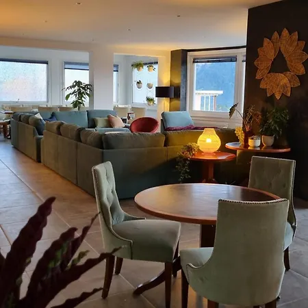 Vermont Hub For Offsites, Retreats & Small Groups Bookings In Alps 3* לייסין