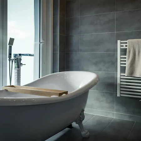 Vermont Hub For Offsites, Retreats & Small Groups Bookings In Alps 3*